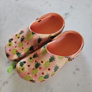 Crocs Classic Retro Resort Pineapple Clogs Papaya Women’s 10 Men’s 8 NWT